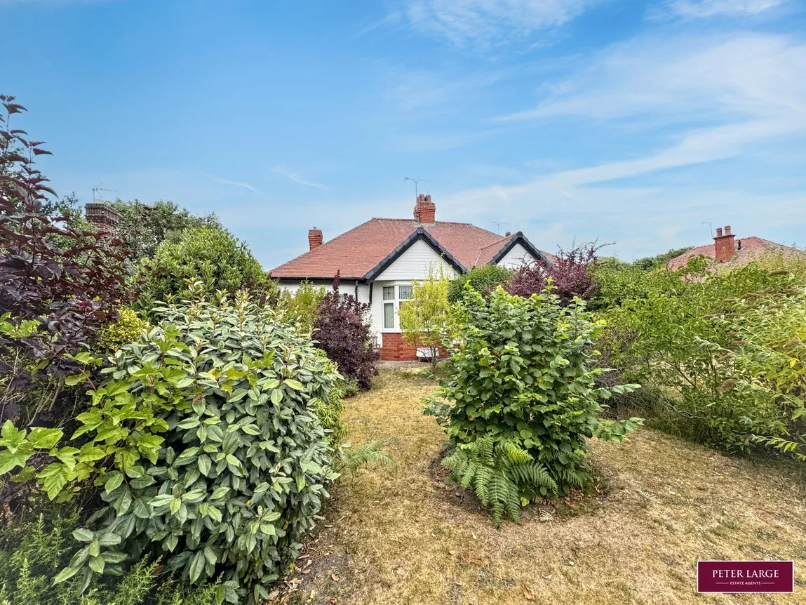 2 bed house for sale — Victoria Road West, Prestatyn, Denbighshire, LL19 7AF