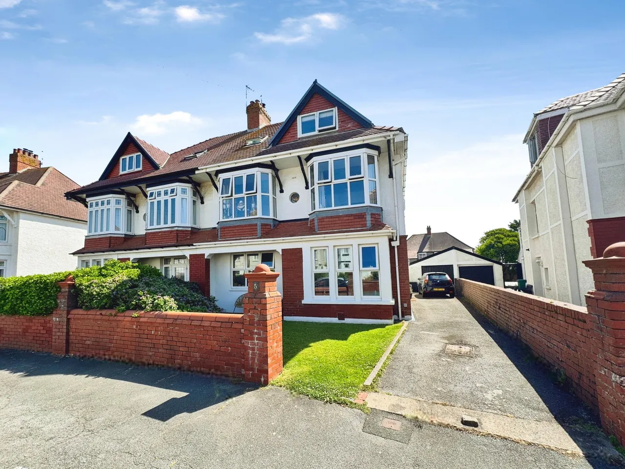 5 bed house for sale — Lougher Gardens, Porthcawl, CF36 3BJ