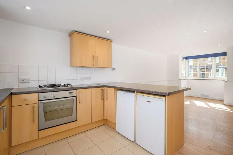 Kings Road, Walton-On-Thames, KT12, photo 5
