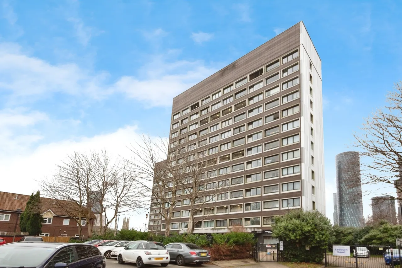 2 bed flat for sale — Ledburn Close, Manchester, Greater Manchester, M15
