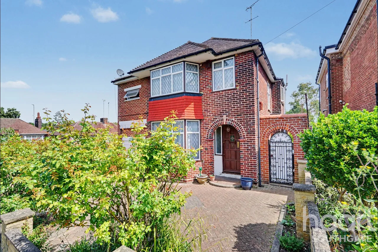 Tintern Gardens, London, N14, photo 27
