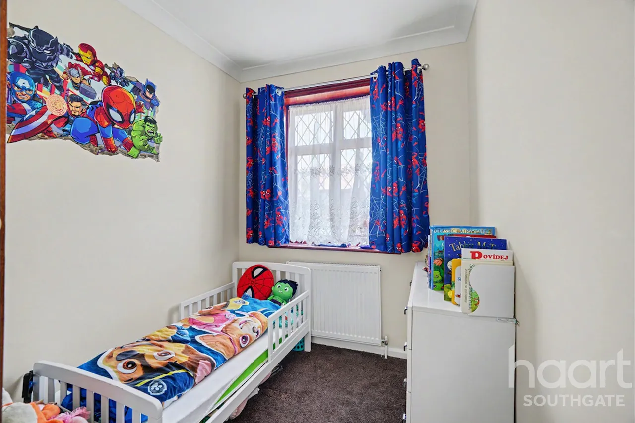 Tintern Gardens, London, N14, photo 26