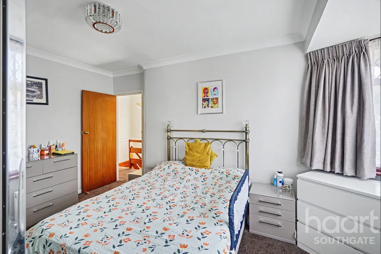 Tintern Gardens, London, N14, photo 20