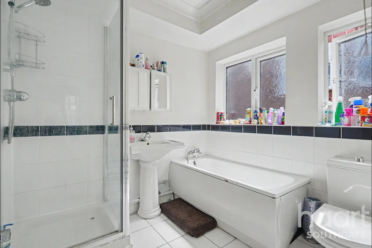 Tintern Gardens, London, N14, photo 25
