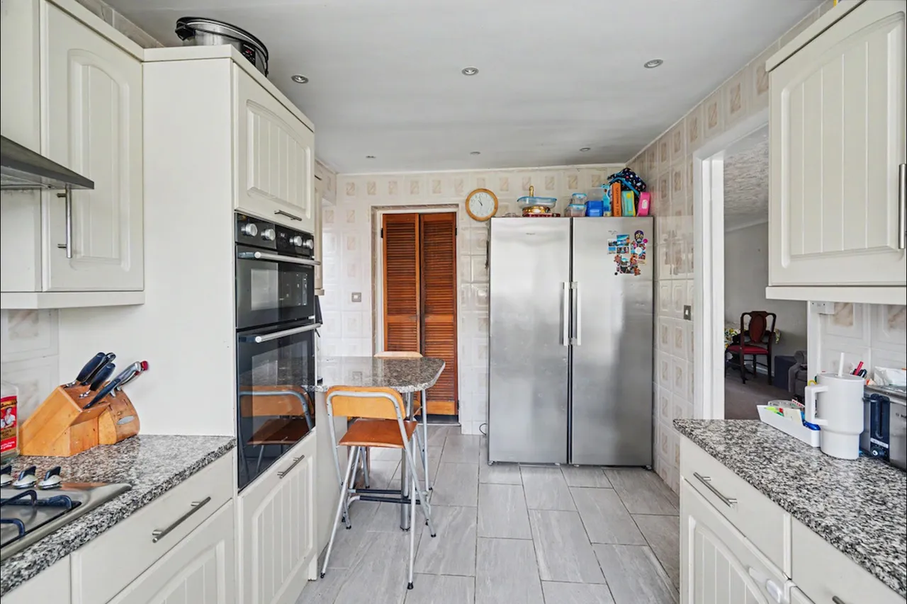 Tintern Gardens, London, N14, photo 14