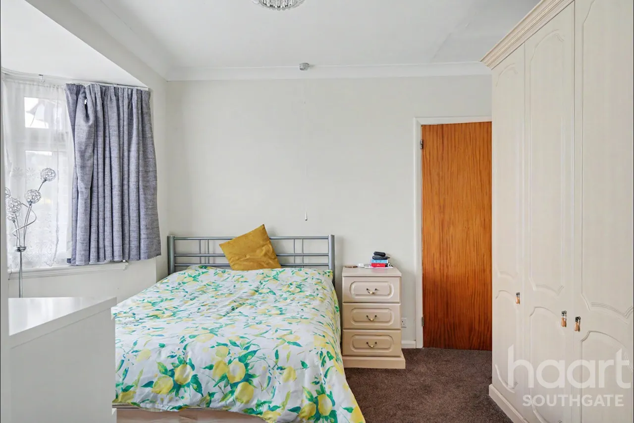 Tintern Gardens, London, N14, photo 24