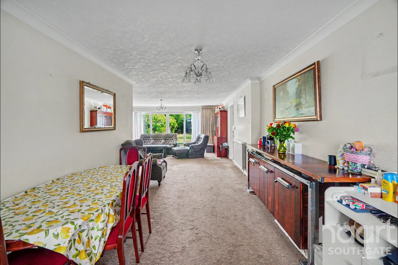 Tintern Gardens, London, N14, photo 10