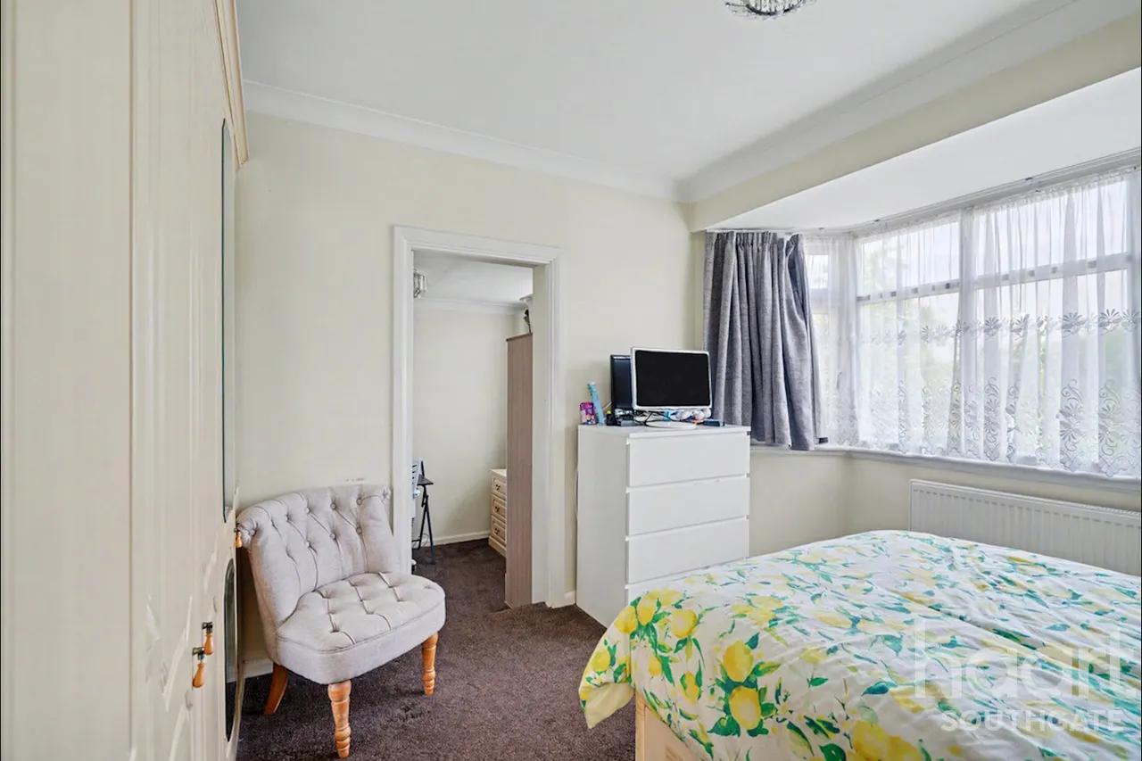 Tintern Gardens, London, N14, photo 22