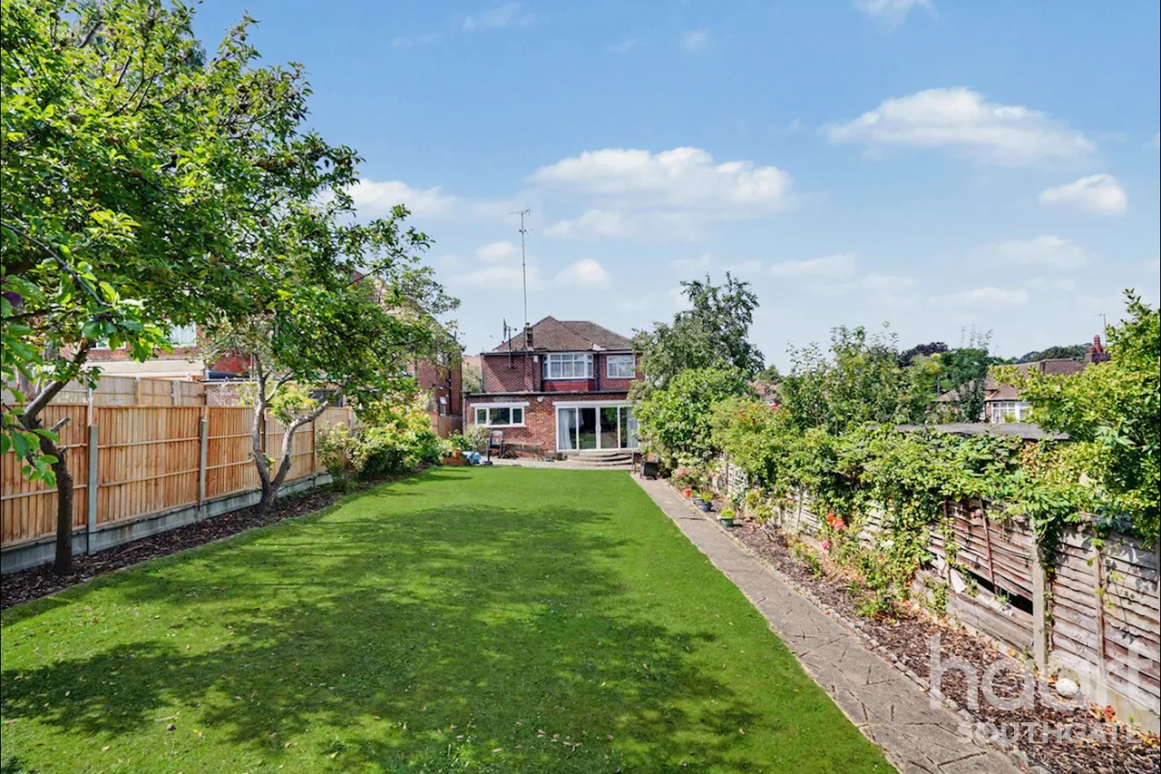 Tintern Gardens, London, N14, photo 15