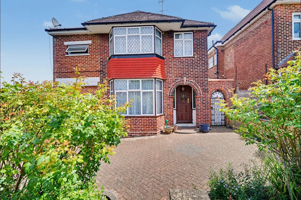 3 bed house for sale, Tintern Gardens, London, N14