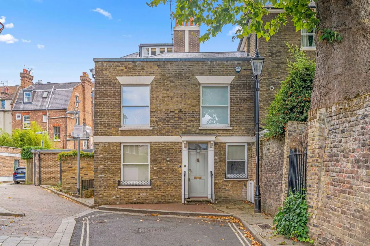 4 bed house for sale — Retreat Road, Richmond, TW9 1NN