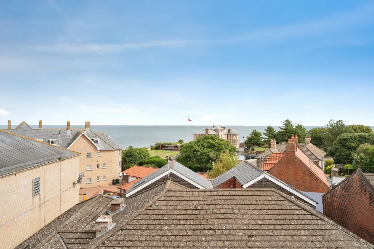 2 bed flat for sale — Church Street, CROMER, Norfolk, NR27