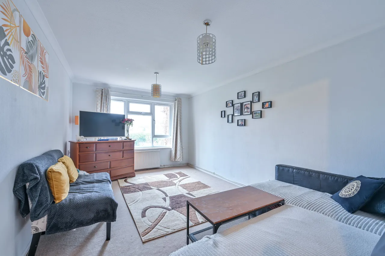1 bed flat for sale — 7 School Close, Guildford