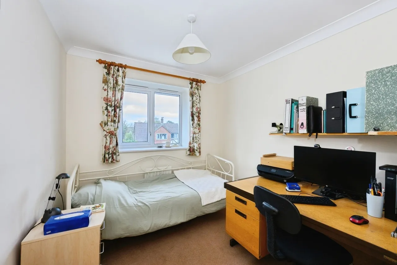 Ladbroke Road, Redhill, RH1, photo 10