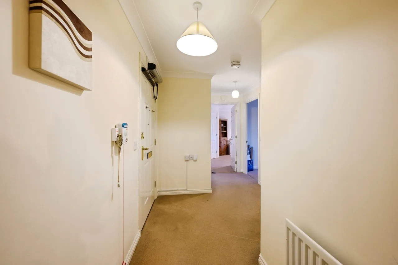 Ladbroke Road, Redhill, RH1, photo 13