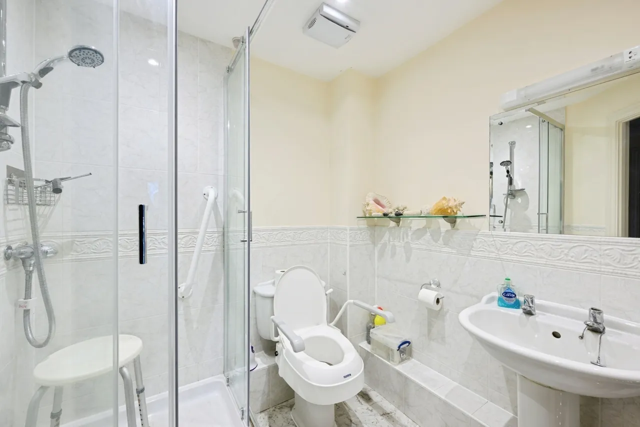 Ladbroke Road, Redhill, RH1, photo 9