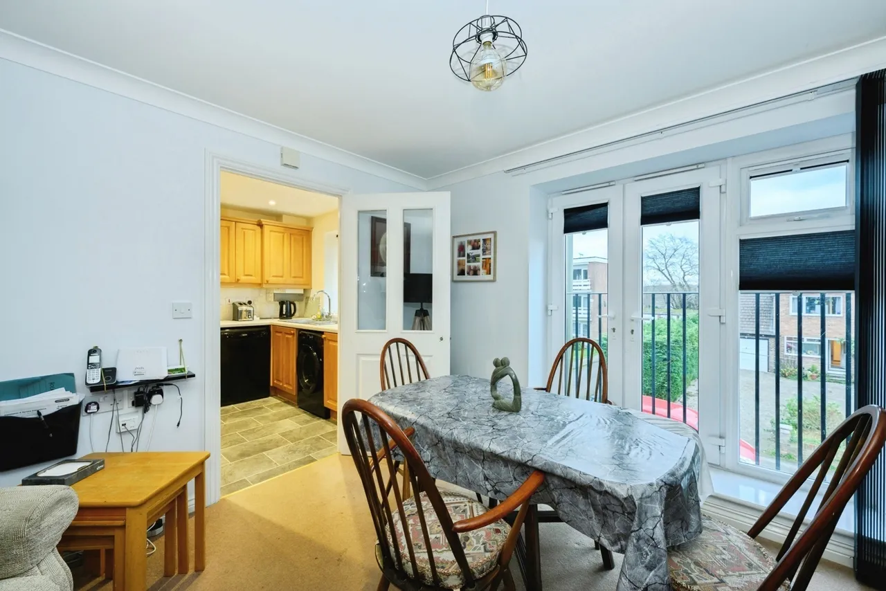 Ladbroke Road, Redhill, RH1, photo 2
