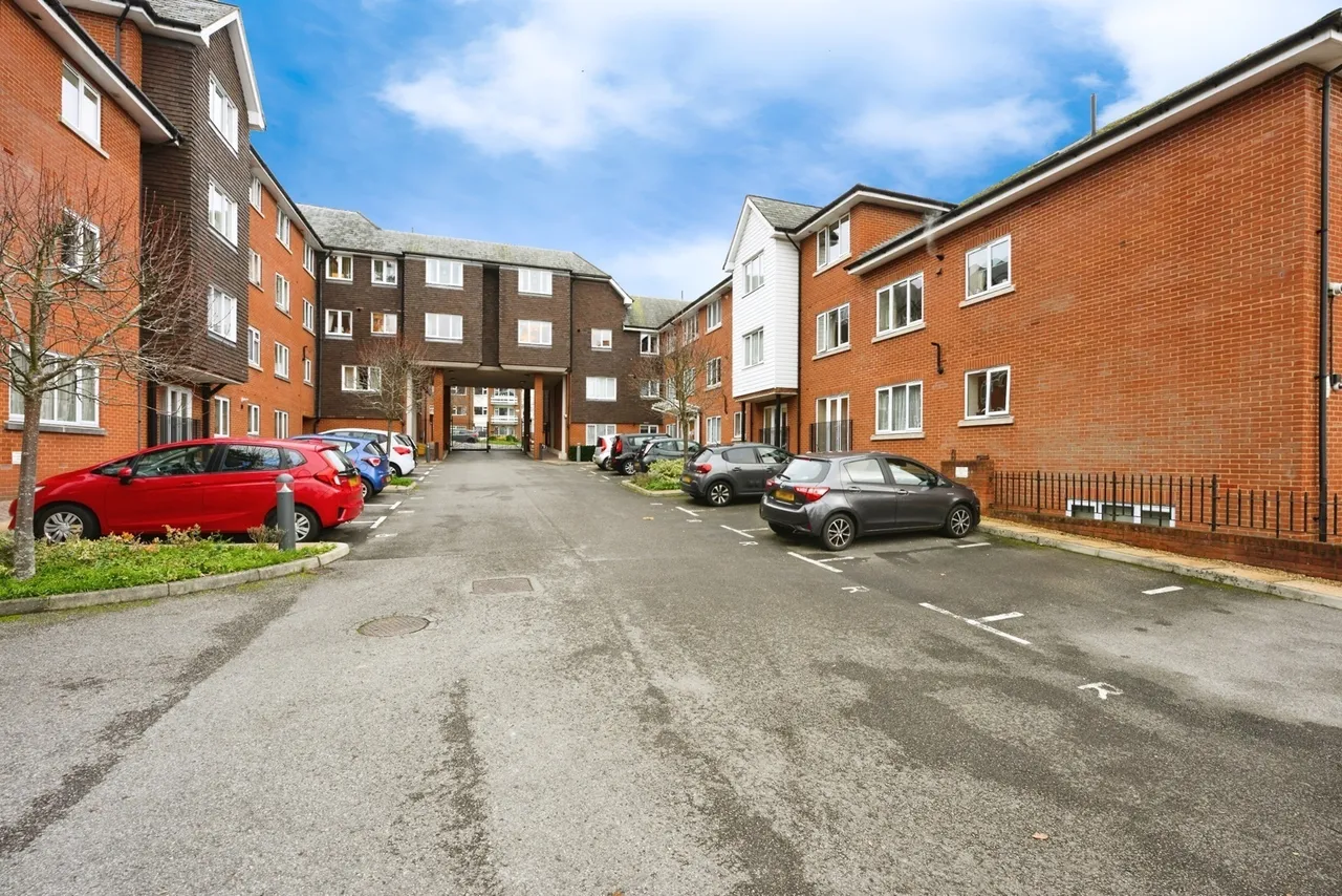 Ladbroke Road, Redhill, RH1, photo 18
