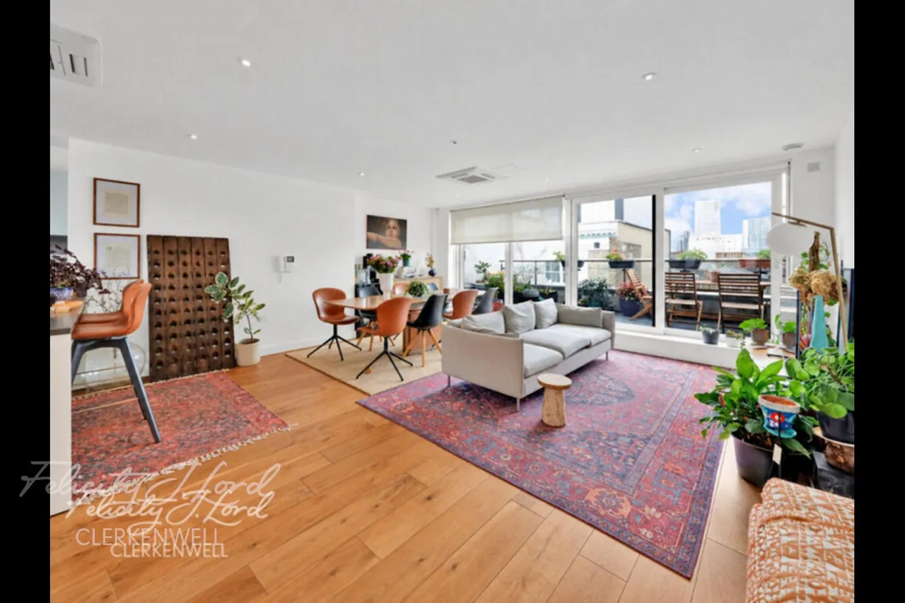 2 bed flat to rent, Clerkenwell Road