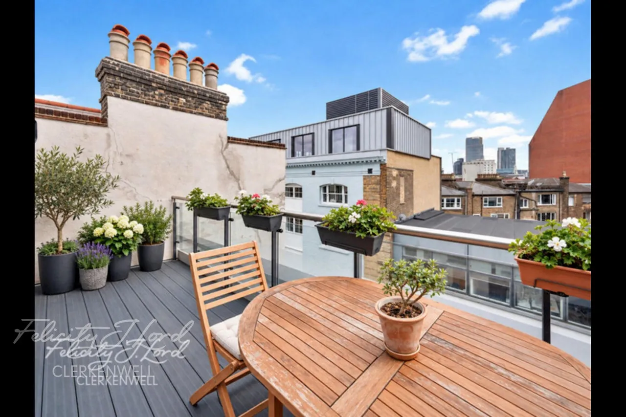 Clerkenwell Road, photo 3