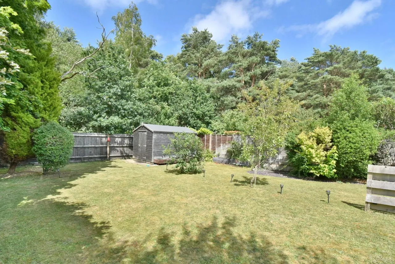 Leeson Drive, BH22, photo 33