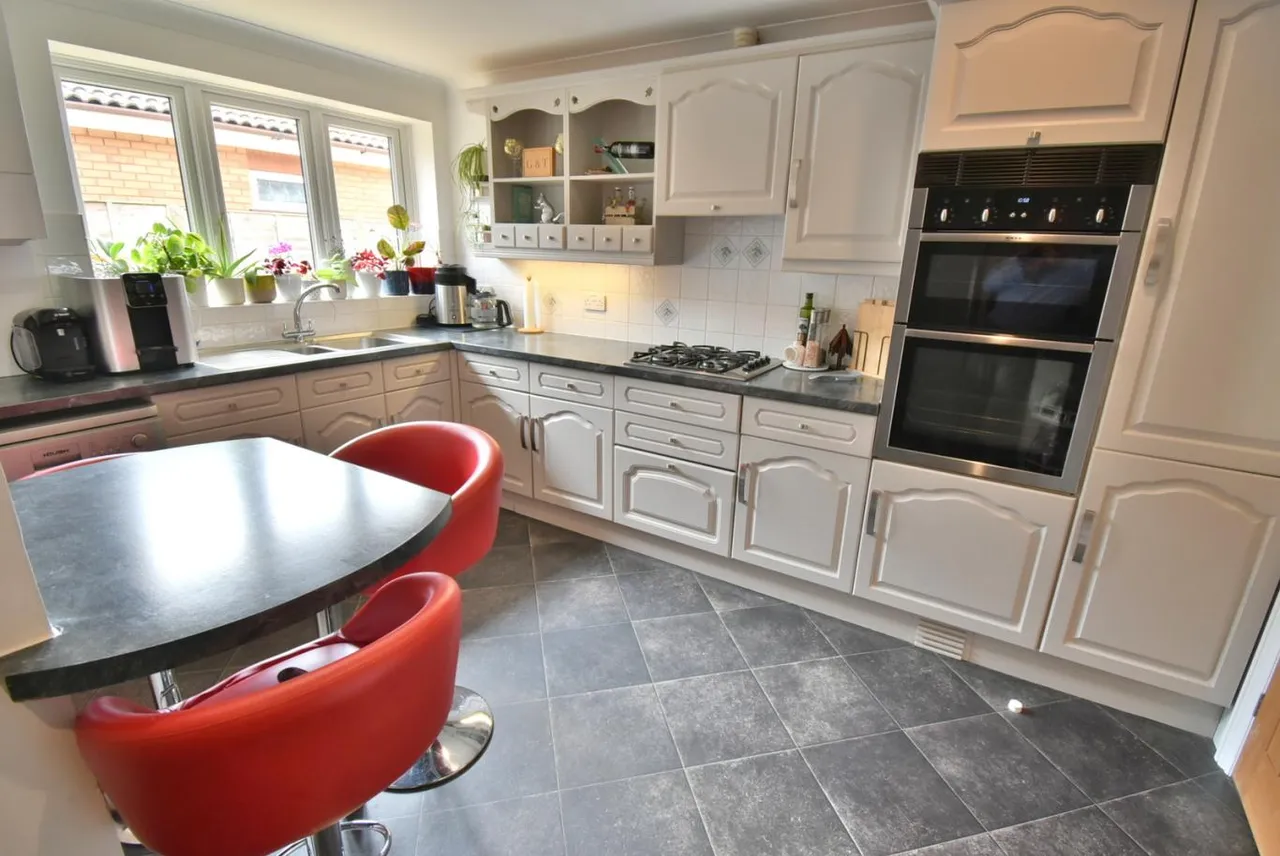 Leeson Drive, BH22, photo 4