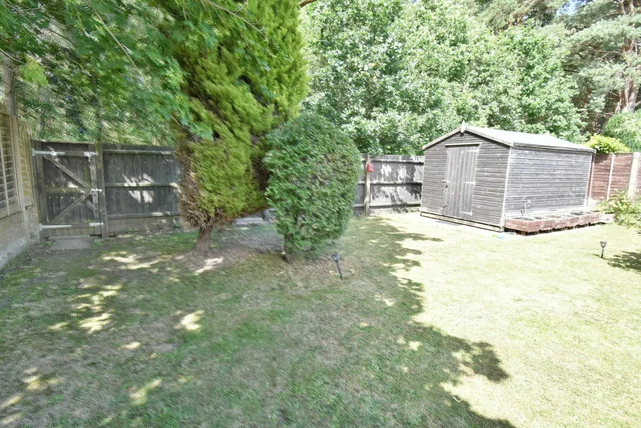 Leeson Drive, BH22, photo 32