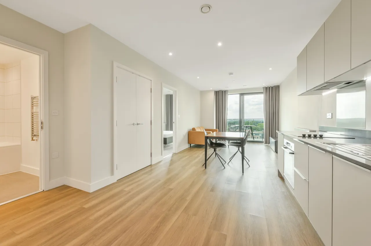 Showflat 2 (1 Bed), Momento Kew Bridge, Brentford, photo 2