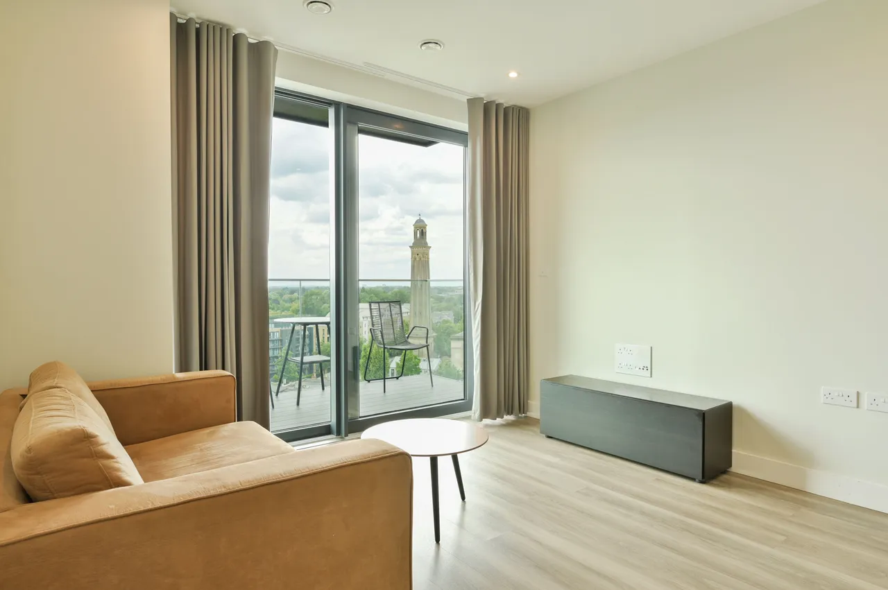 Showflat 2 (1 Bed), Momento Kew Bridge, Brentford, photo 3