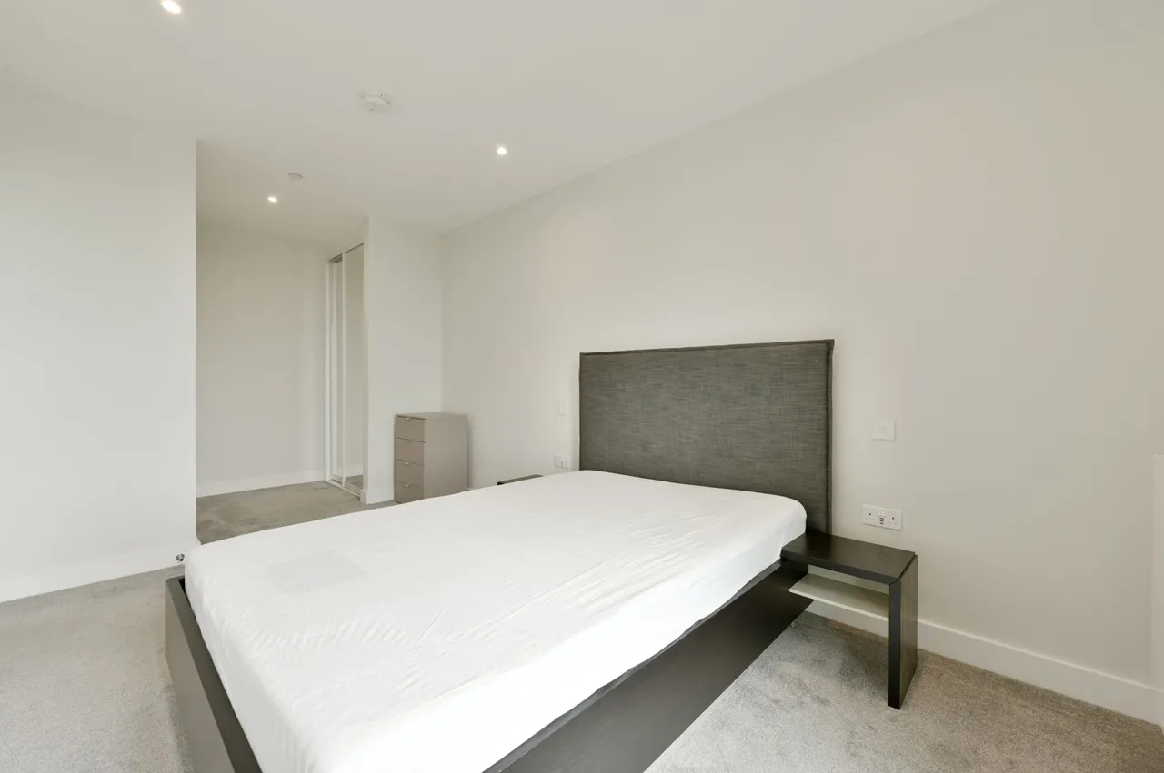 Showflat 2 (1 Bed), Momento Kew Bridge, Brentford, photo 6