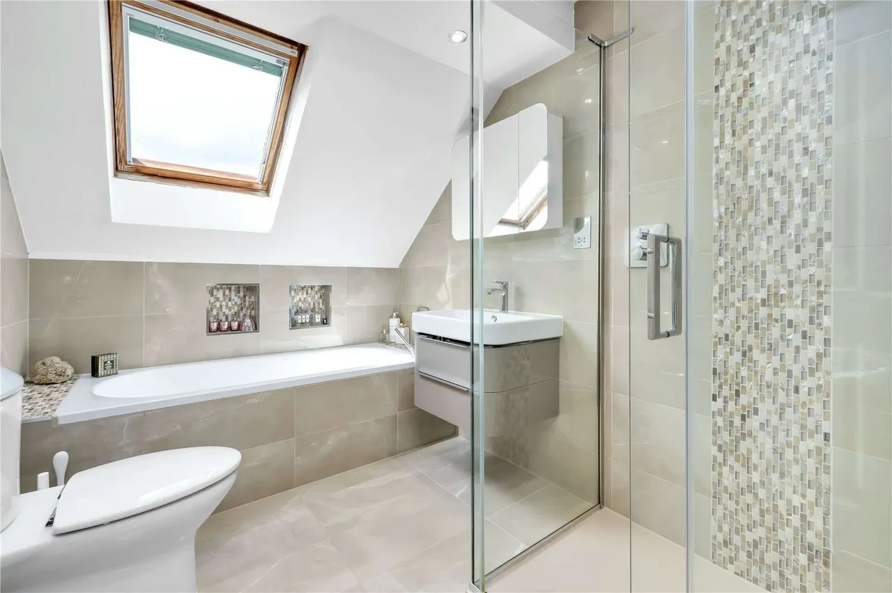 Brisson Close, Esher, Surrey, KT10 8JZ, photo 9