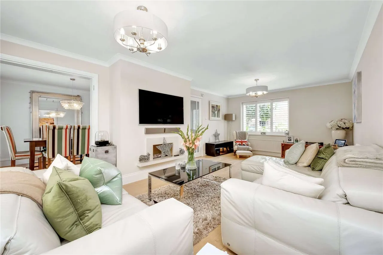 Brisson Close, Esher, Surrey, KT10 8JZ, photo 4