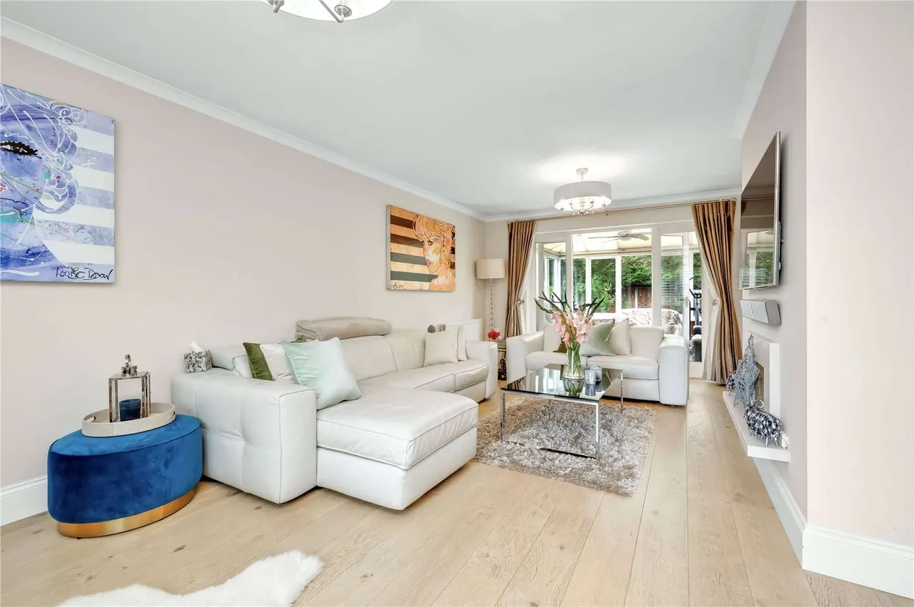 Brisson Close, Esher, Surrey, KT10 8JZ, photo 3