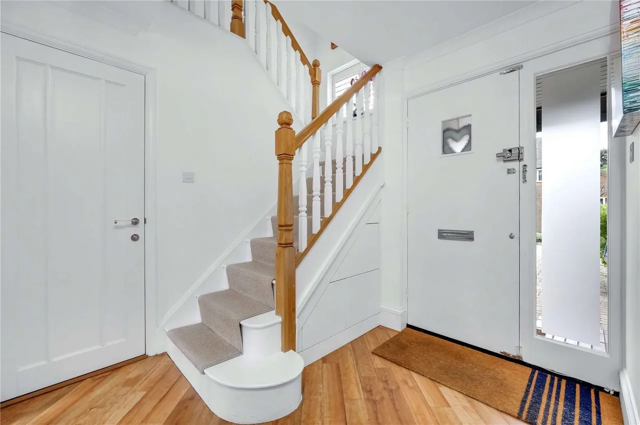 Brisson Close, Esher, Surrey, KT10 8JZ, photo 2