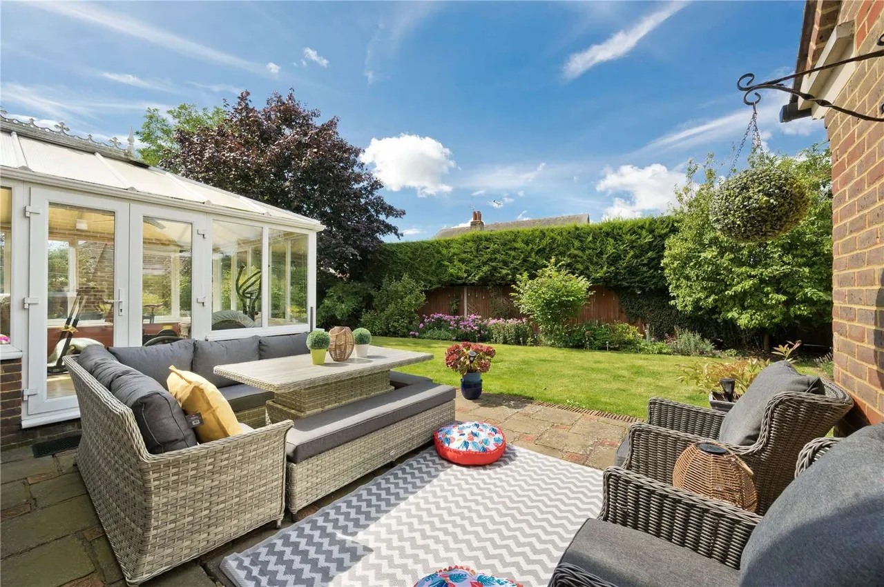 Brisson Close, Esher, Surrey, KT10 8JZ, photo 12