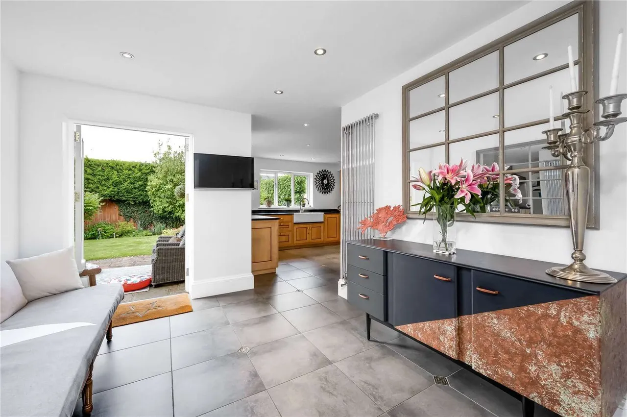 Brisson Close, Esher, Surrey, KT10 8JZ, photo 6