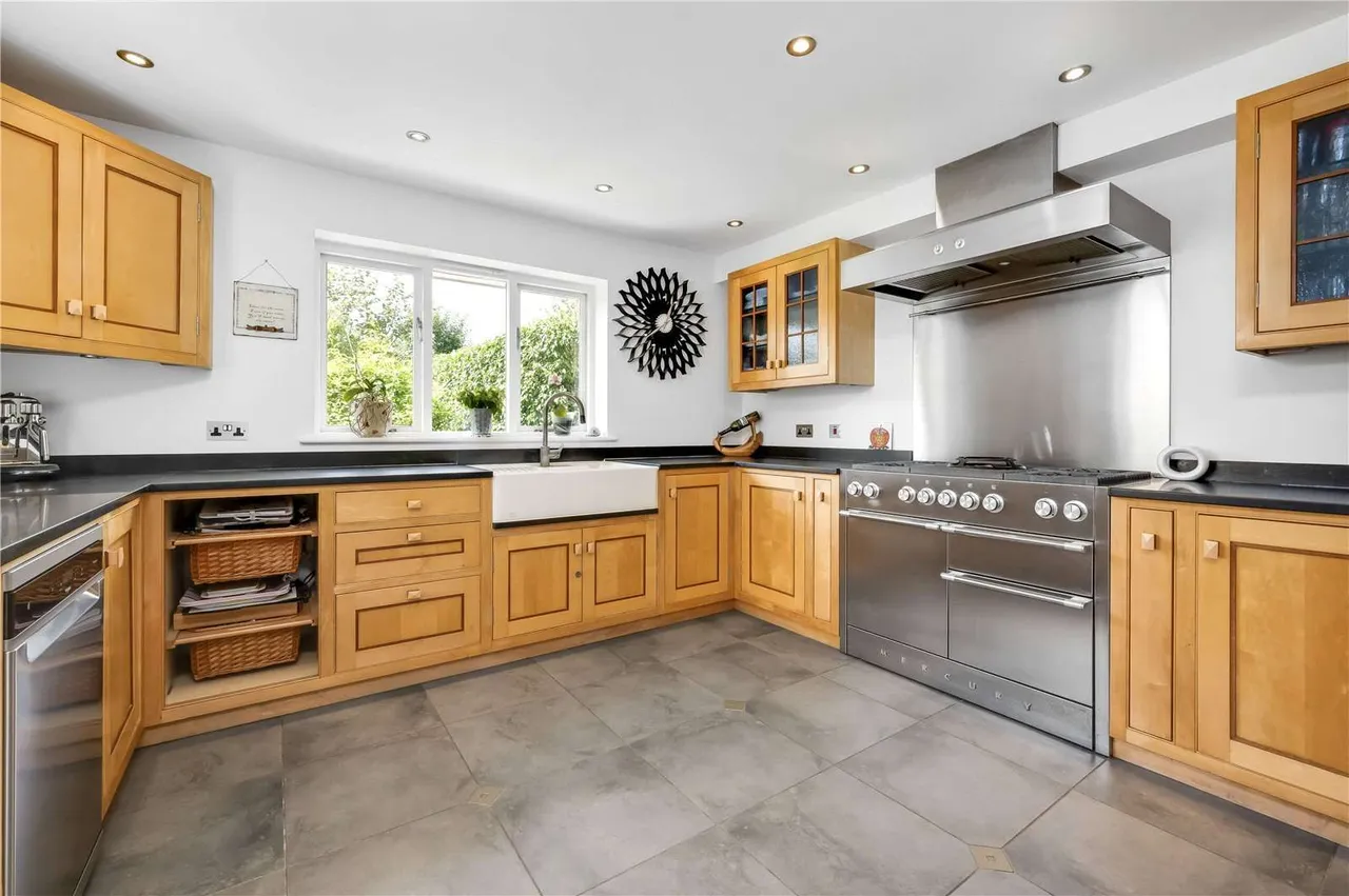Brisson Close, Esher, Surrey, KT10 8JZ, photo 7