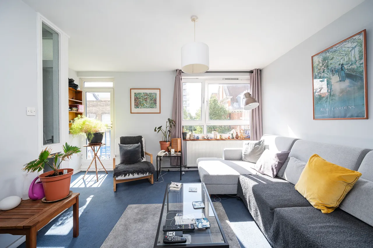 2 bed flat for sale — 3 McEwen House, 561 Roman Road, London