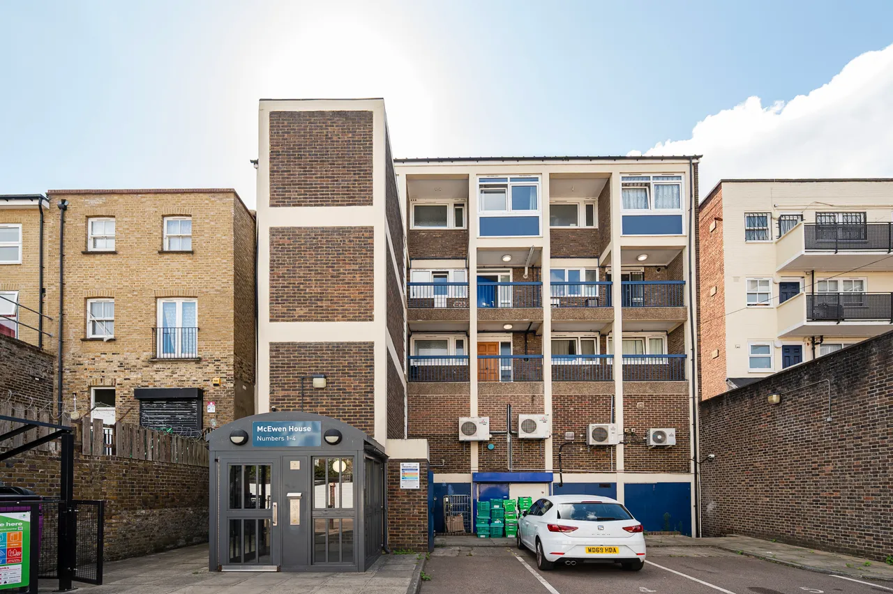 3 McEwen House, 561 Roman Road, London, photo 12