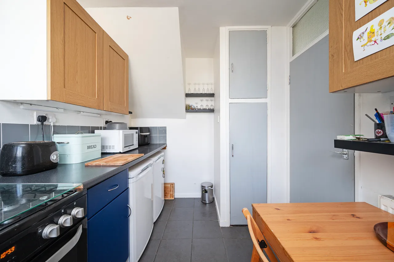 3 McEwen House, 561 Roman Road, London, photo 8