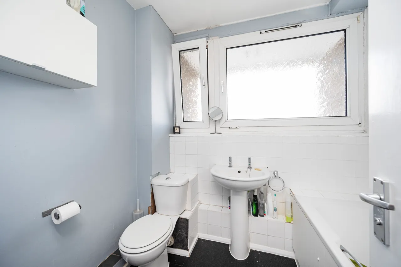 3 McEwen House, 561 Roman Road, London, photo 6