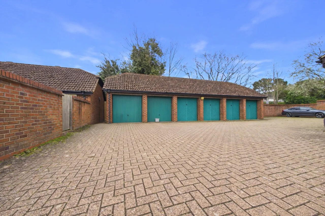 Bowling Green Lane, Purley on Thames, RG8, photo 9