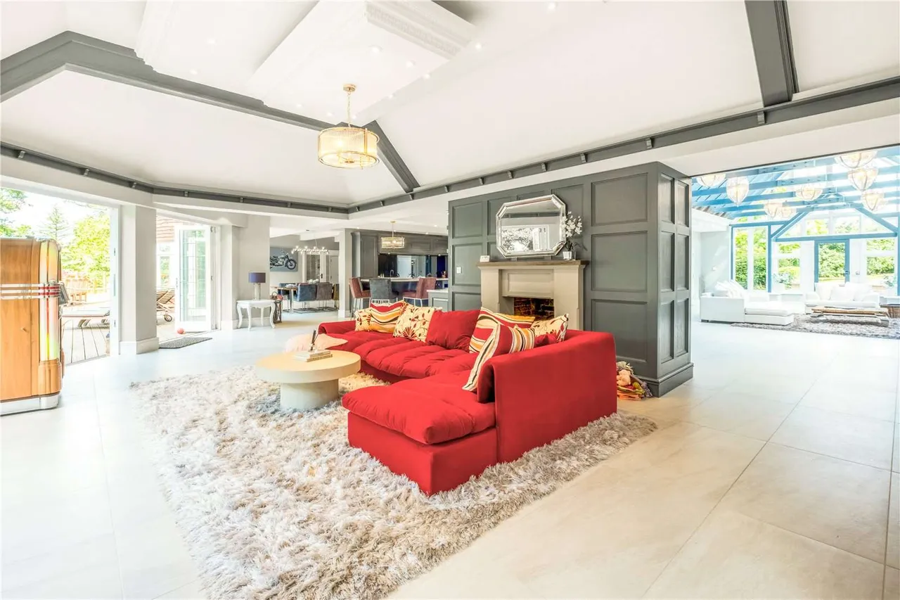 Long Mill Lane, Crouch, Borough Green, Sevenoaks, TN15 8QA, photo 8