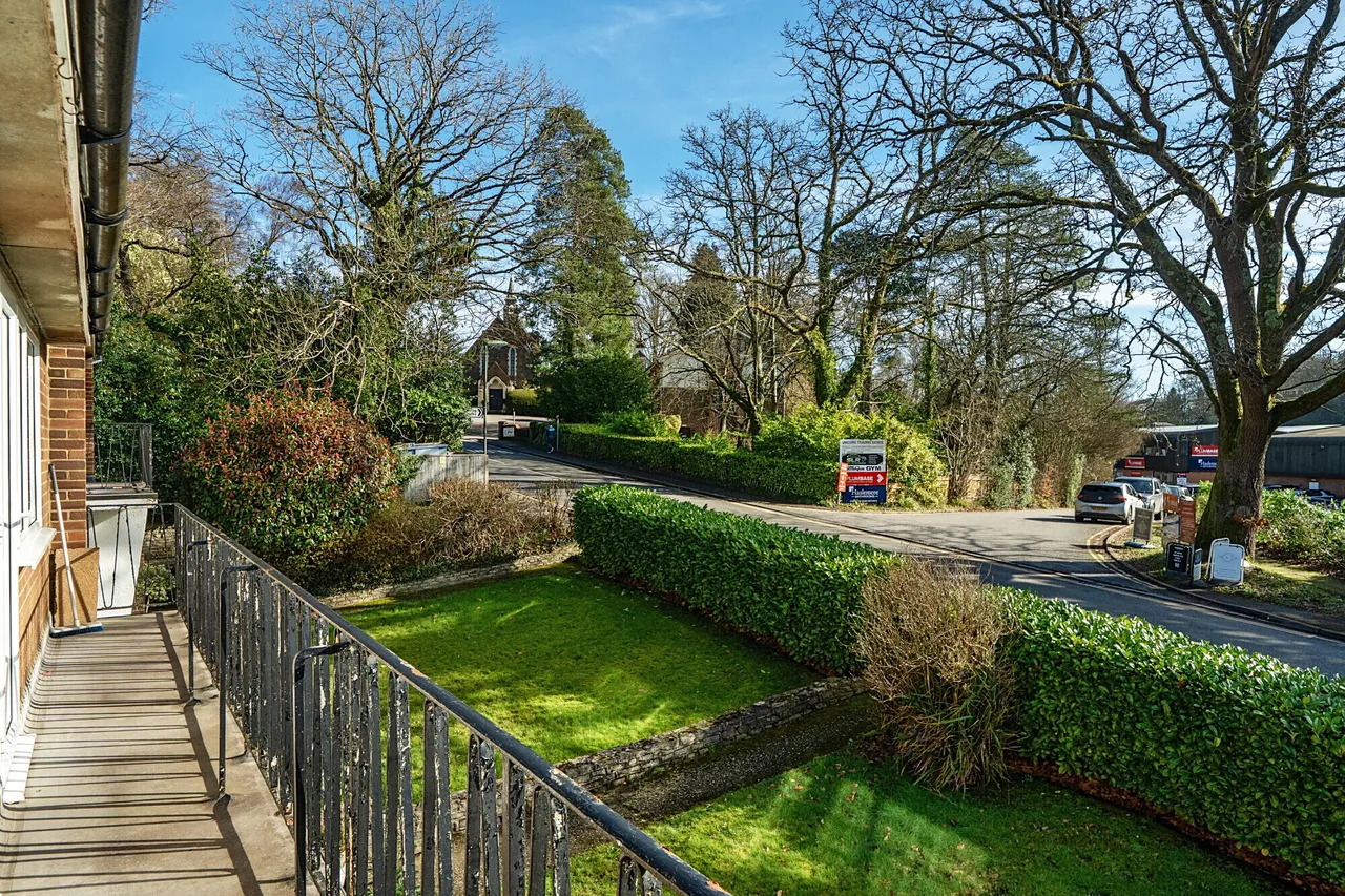 Weydown Road, Haslemere, GU27, photo 12