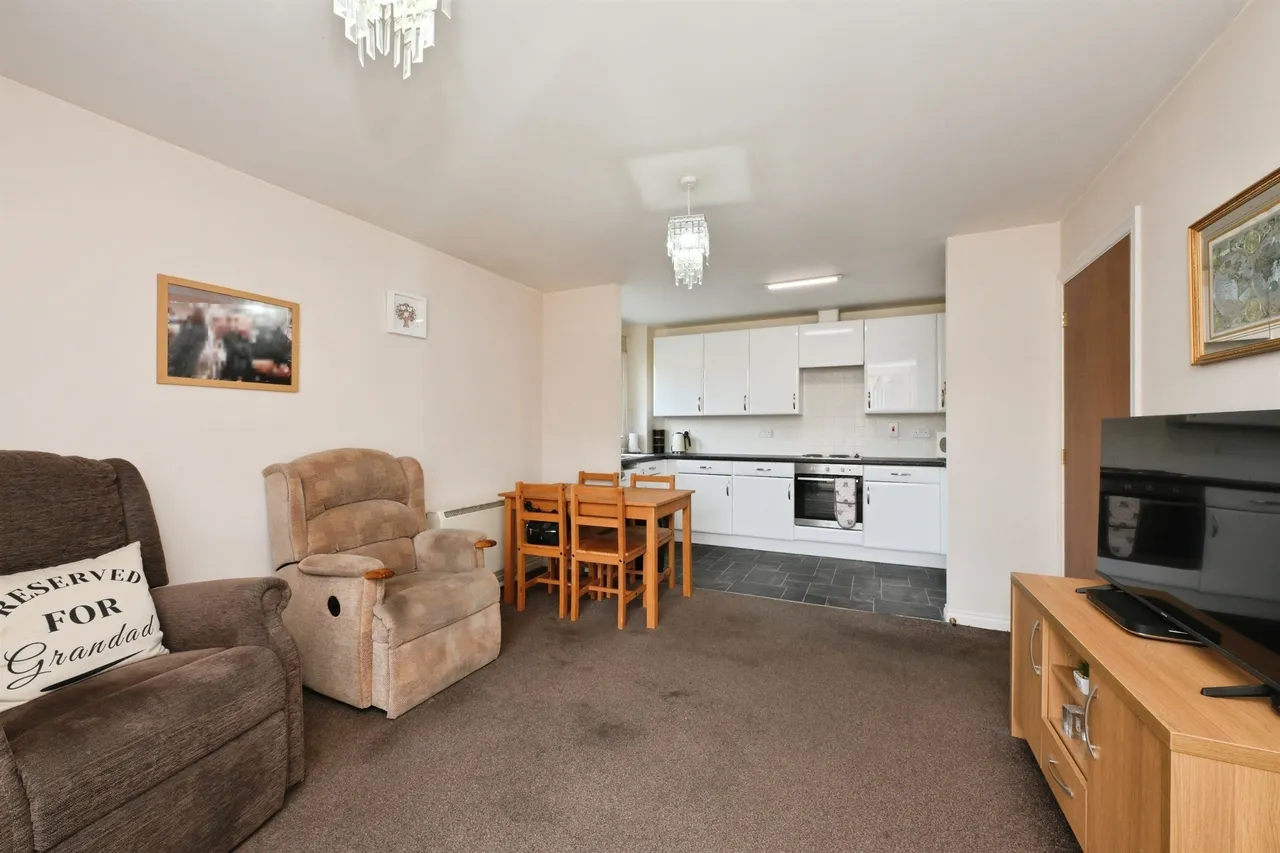 Taverners Way, Hoddesdon, photo 2