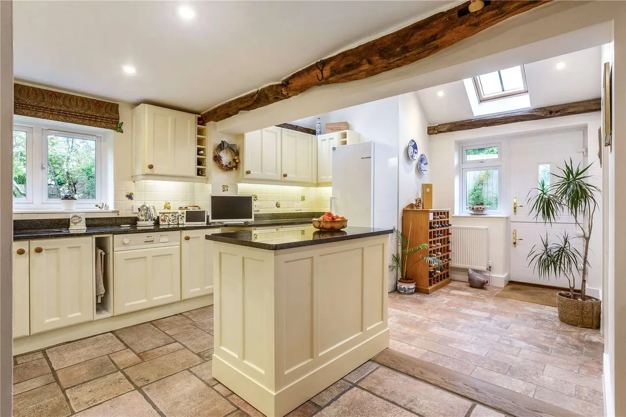 Winchester Road, Chawton, Alton, Hampshire, GU34 1SL, photo 6
