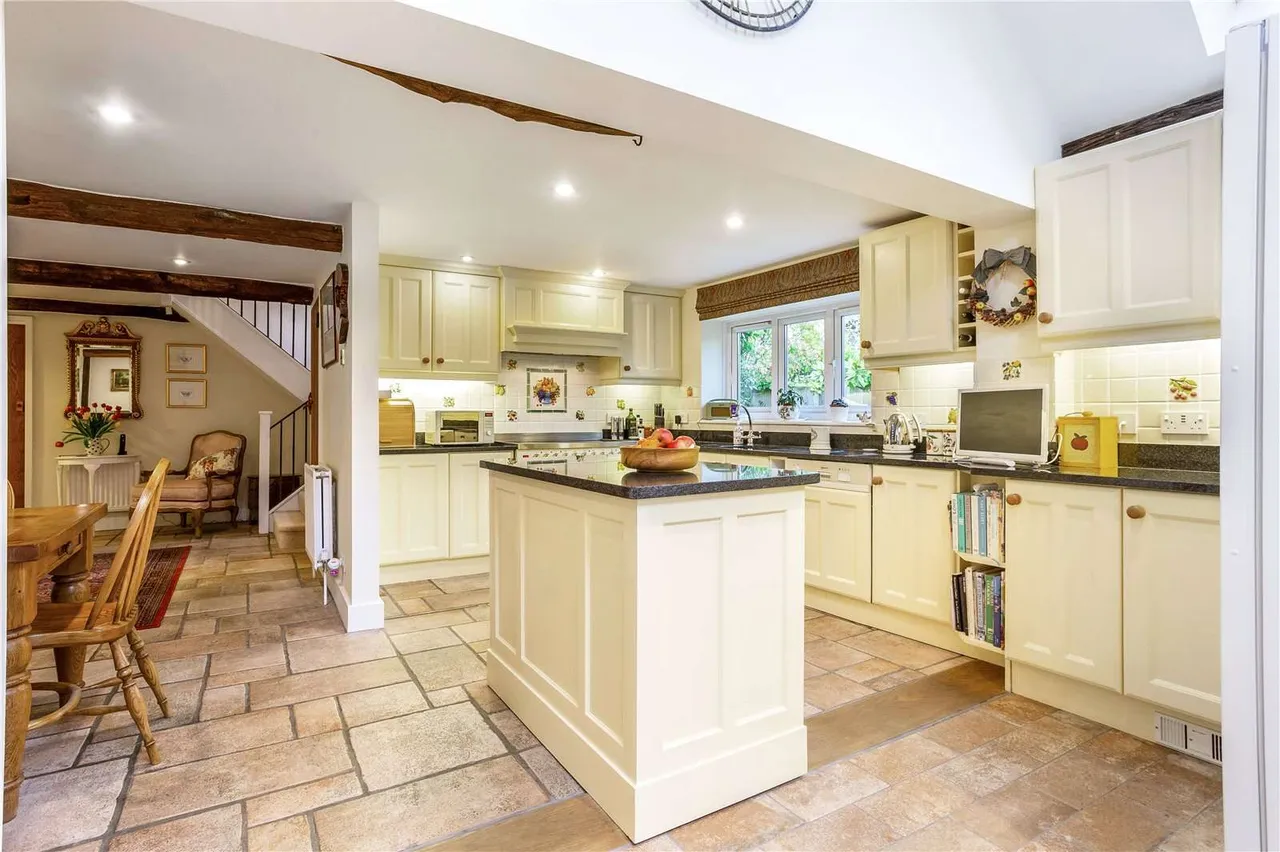 Winchester Road, Chawton, Alton, Hampshire, GU34 1SL, photo 5