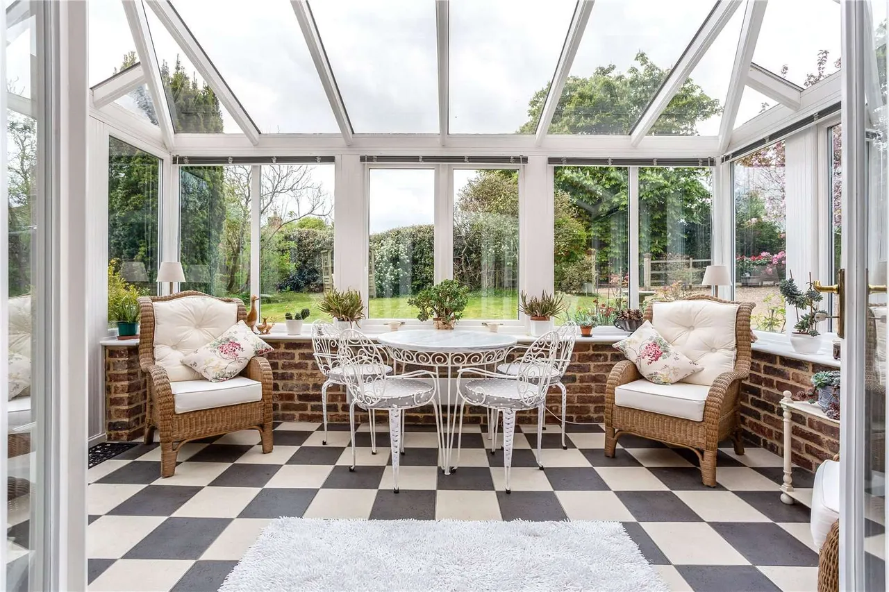 Winchester Road, Chawton, Alton, Hampshire, GU34 1SL, photo 9