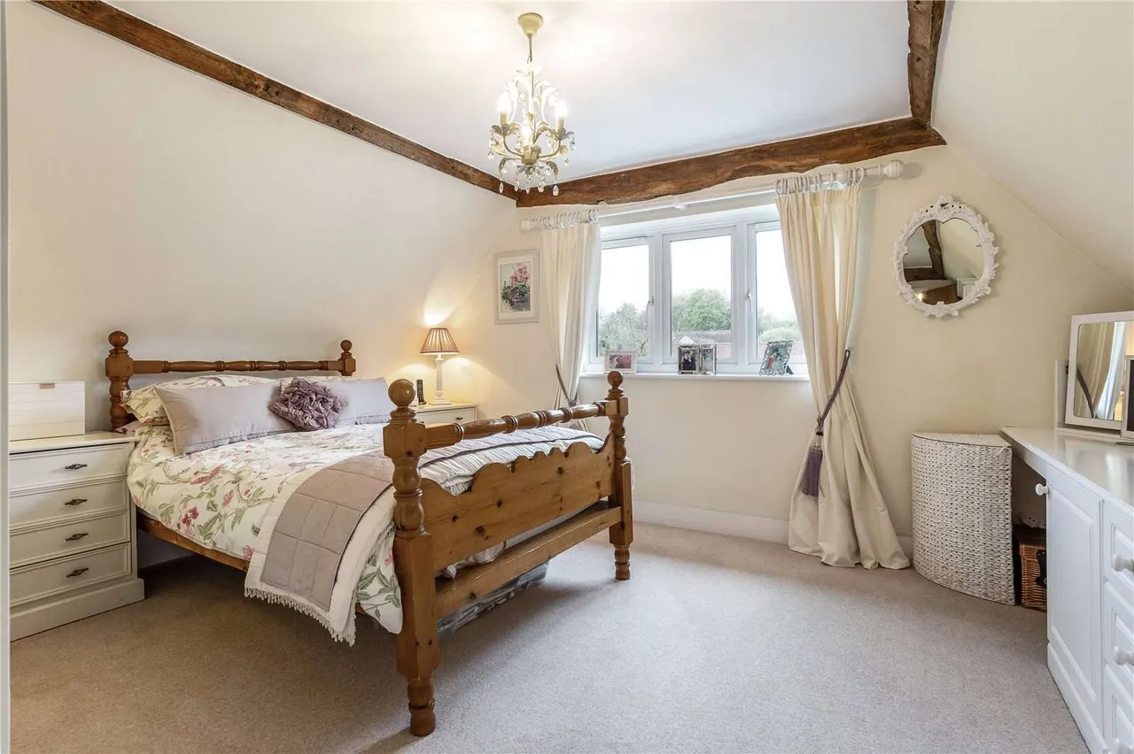 Winchester Road, Chawton, Alton, Hampshire, GU34 1SL, photo 12