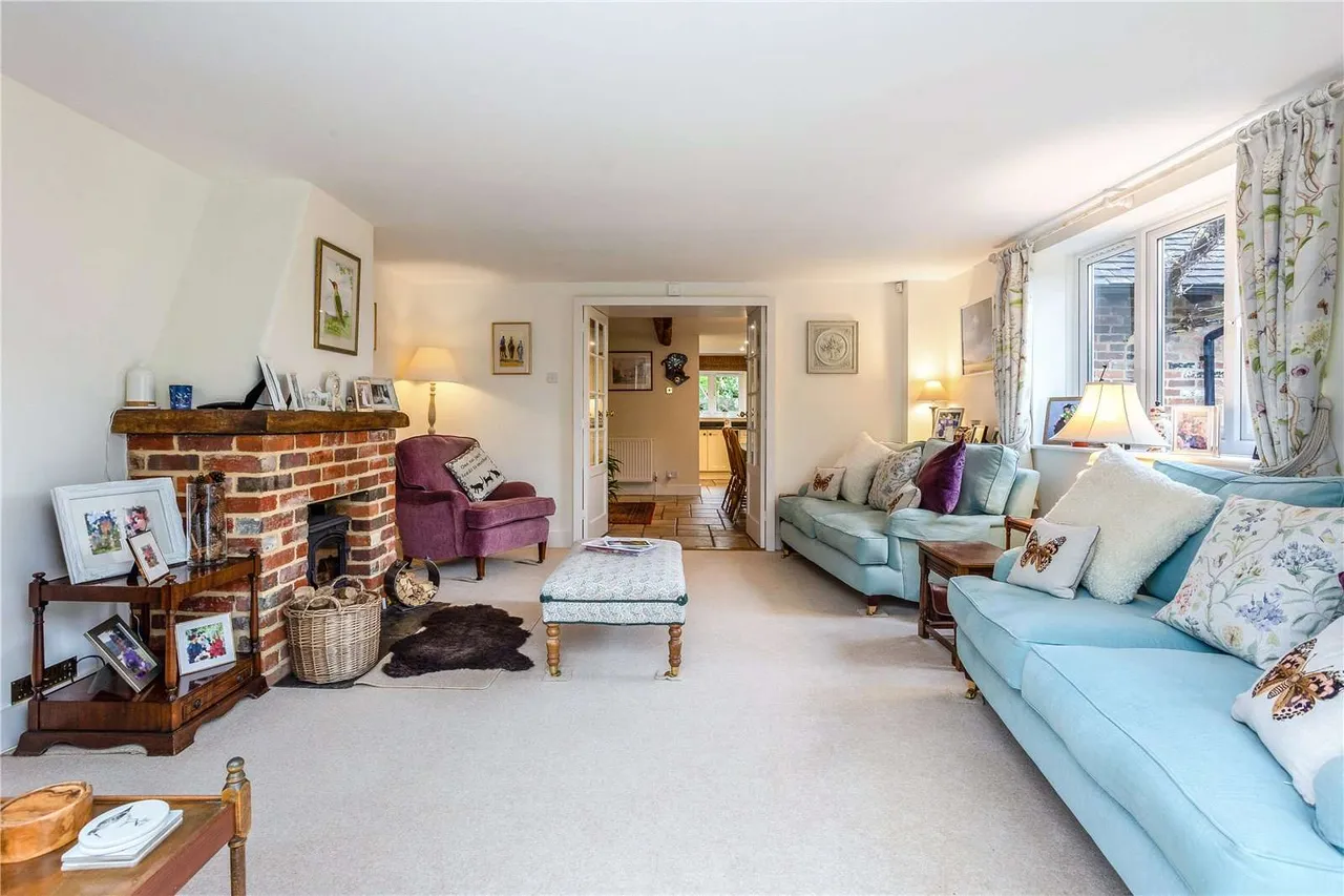 Winchester Road, Chawton, Alton, Hampshire, GU34 1SL, photo 4